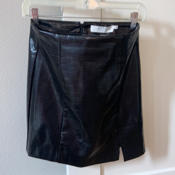 ASTR Audrey Faux Leather skirt in black - Picture 5 of 5